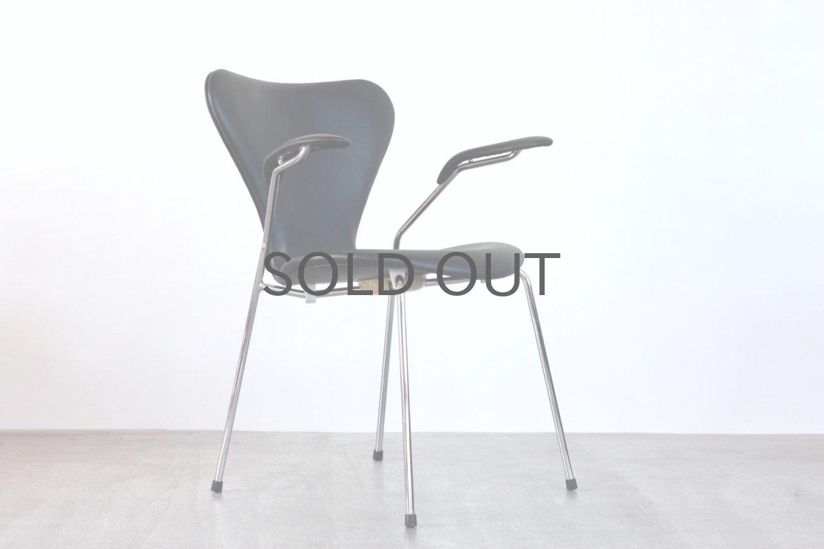 画像3: 北欧ビンテージ家具/Fritz Hansen/フリッツ・ハンセン/セブンチェア/アルネ・ヤコブセン/アーム付き/革張り/ブラック　 (3)