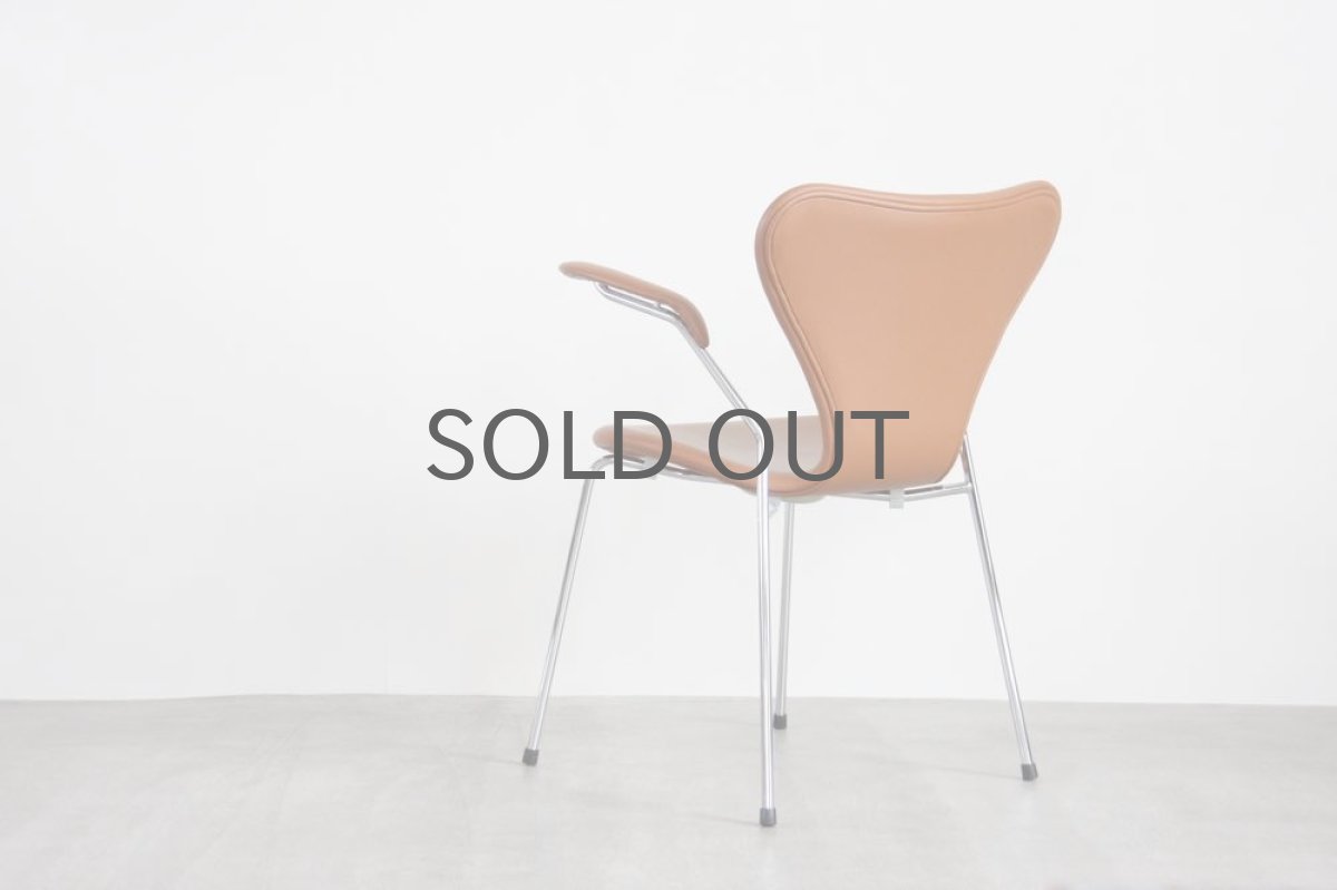 画像2: 北欧ビンテージ家具/Fritz Hansen/フリッツ・ハンセン/セブンチェア/アルネ・ヤコブセン/アーム付き革張り　 (2)