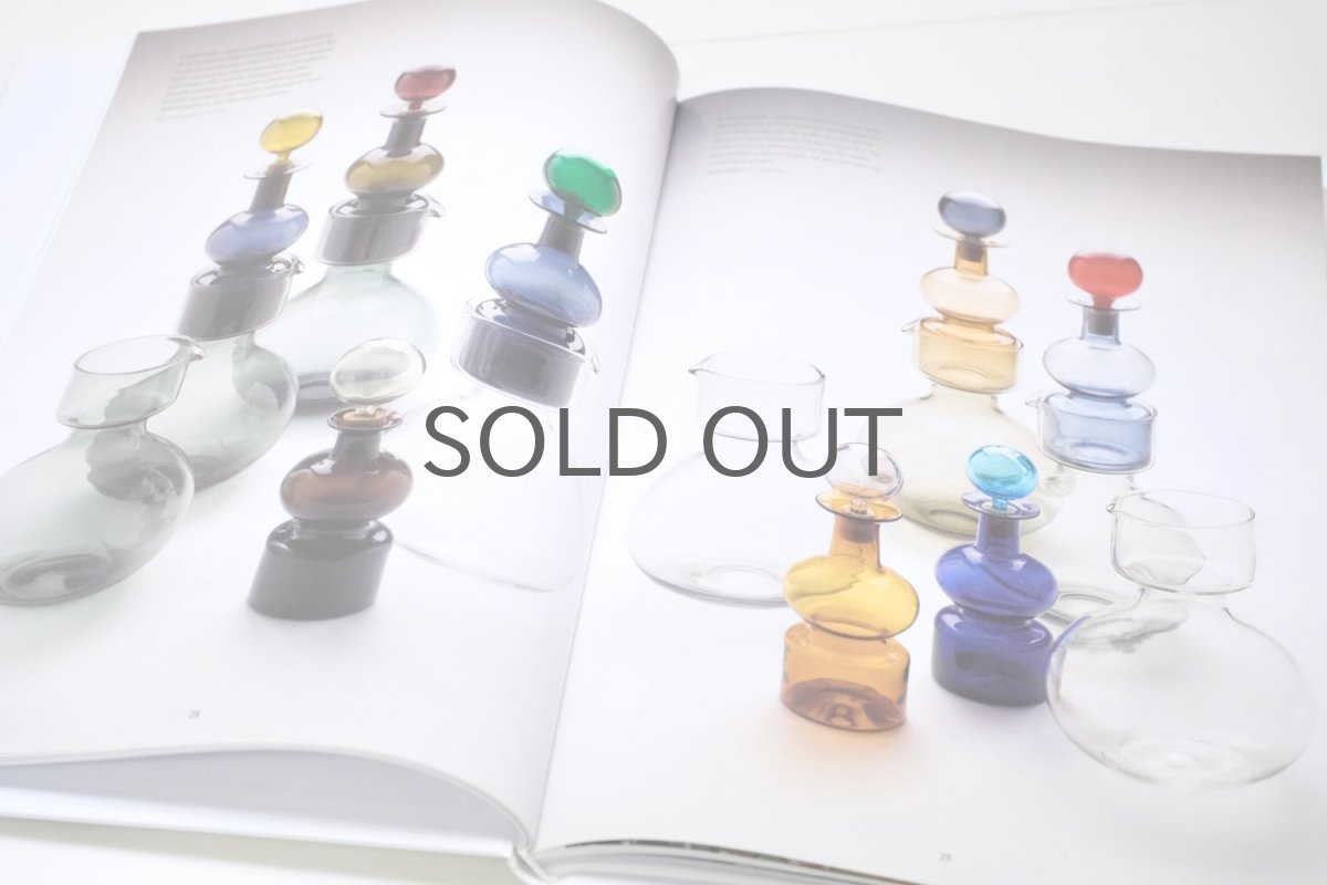 画像2: Kaj Franck 100 years/ カイ・フランク生誕100周年記念/展覧会の図録/Lasin taide The Art of Glass Kaj Franck 100 vuotta (2)
