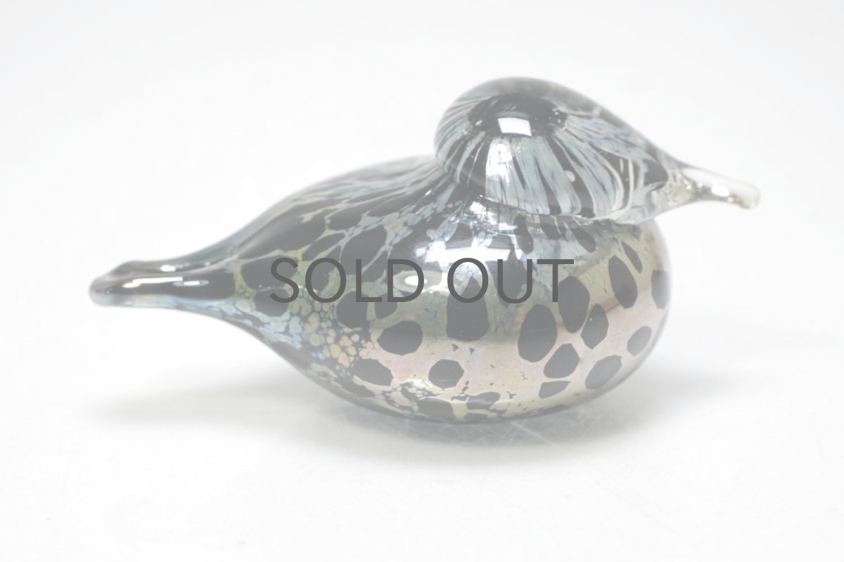 画像2: 北欧アートガラス/Oiva Toikka/オイバトイッカ/Small GoldCrest/2004/スモールゴールドクレスト/ブラック&シルバーラスター斑点 (2)