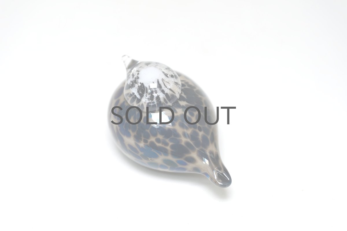 画像4: 北欧アートガラス/iittala/イッタラバード/Oiva Toikka/オイバトイッカ/Pikku Hippi/ピックヒッピ/Small GoldCrest//巣付き/スモーク&ブラック斑点/No.1 (4)